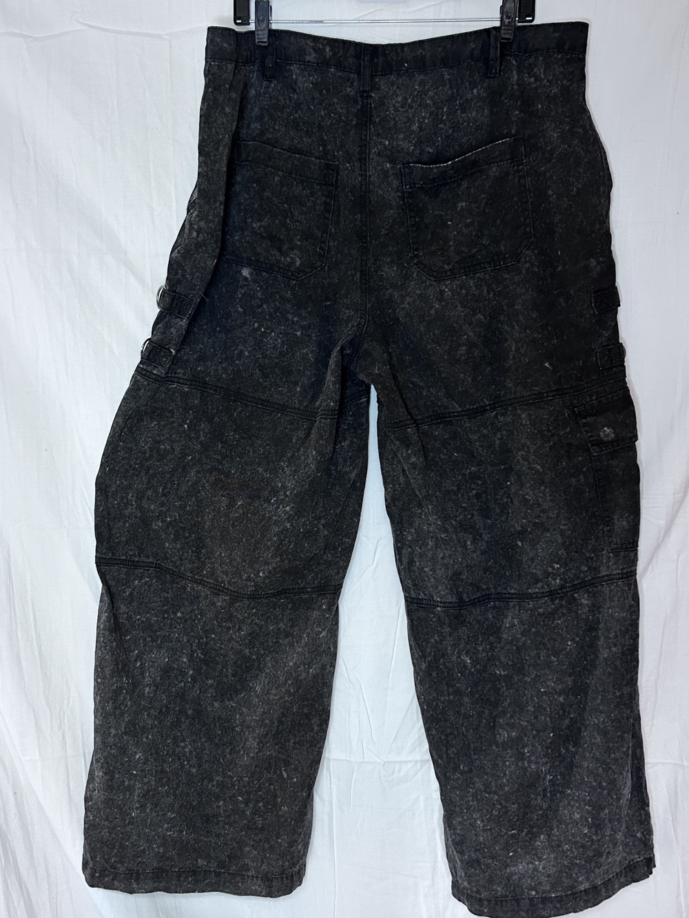 Hot Topic Women's size 18 Black Cargo Utility Pants with Zipper Ankles - Picture 4 of 16